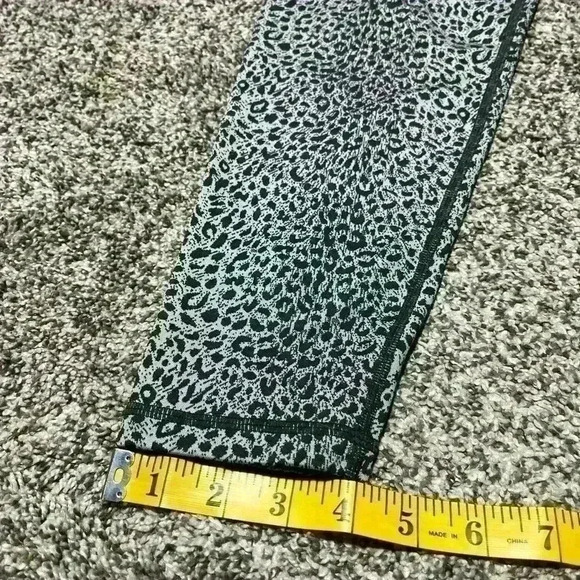 Sweaty Betty Grey Leopard Print Leggings Size M, 7/8 length - Picture 4 of 12